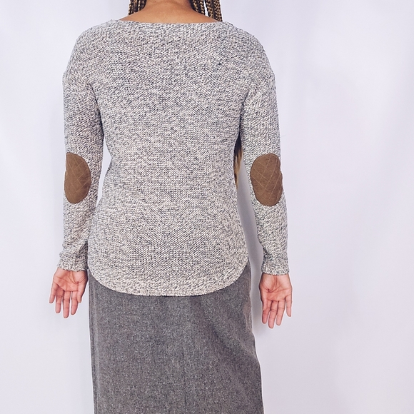 Knit V-Neck Sweater - Picture 4 of 9
